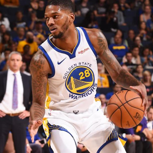 勇士再胜雷霆,迎来四连胜继续向前进 勇士再胜雷霆,迎来四连胜继续向前进