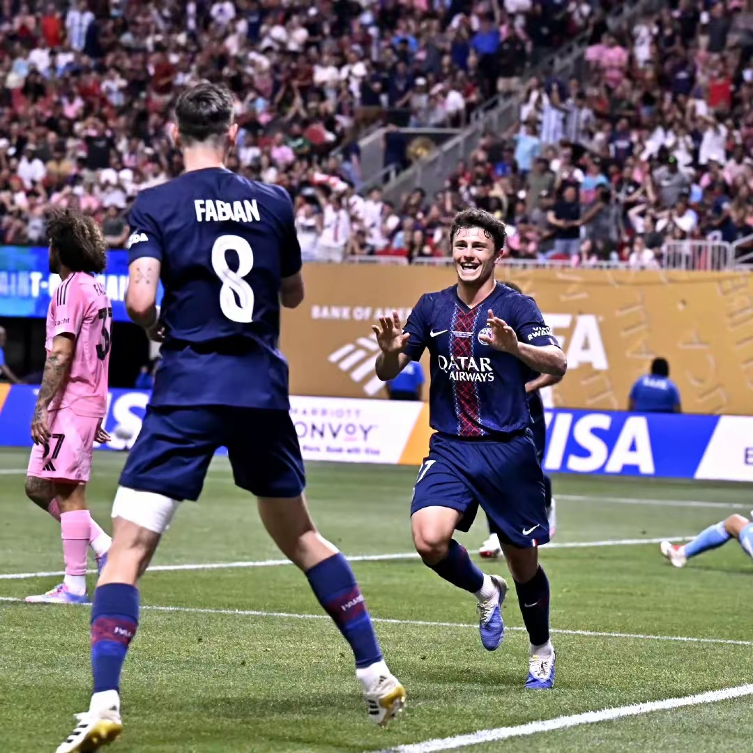 包含皇家社会主场战胜塞维利亚，西甲争冠格局彷徨不定的词条