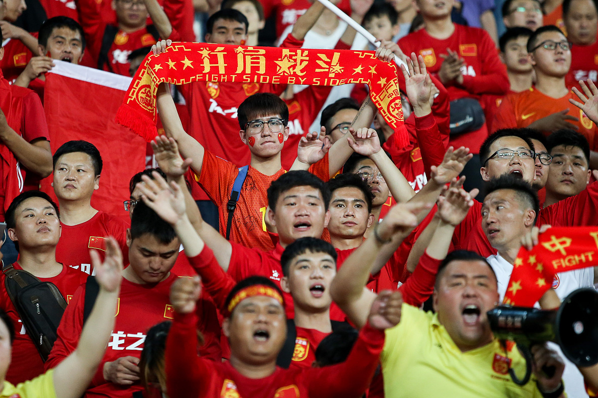 包含强队战绩斐然，势如破竹稳坐榜首，夺冠呼声高涨的词条