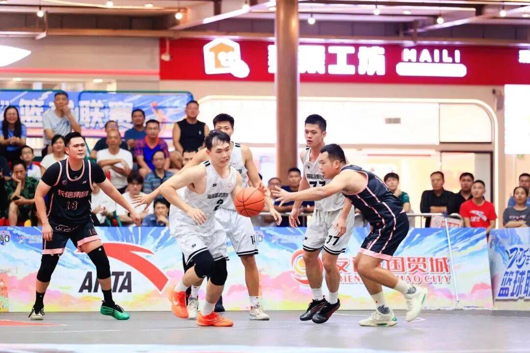 比赛中出现了一场激烈的对抗，场面十分火爆的简单介绍