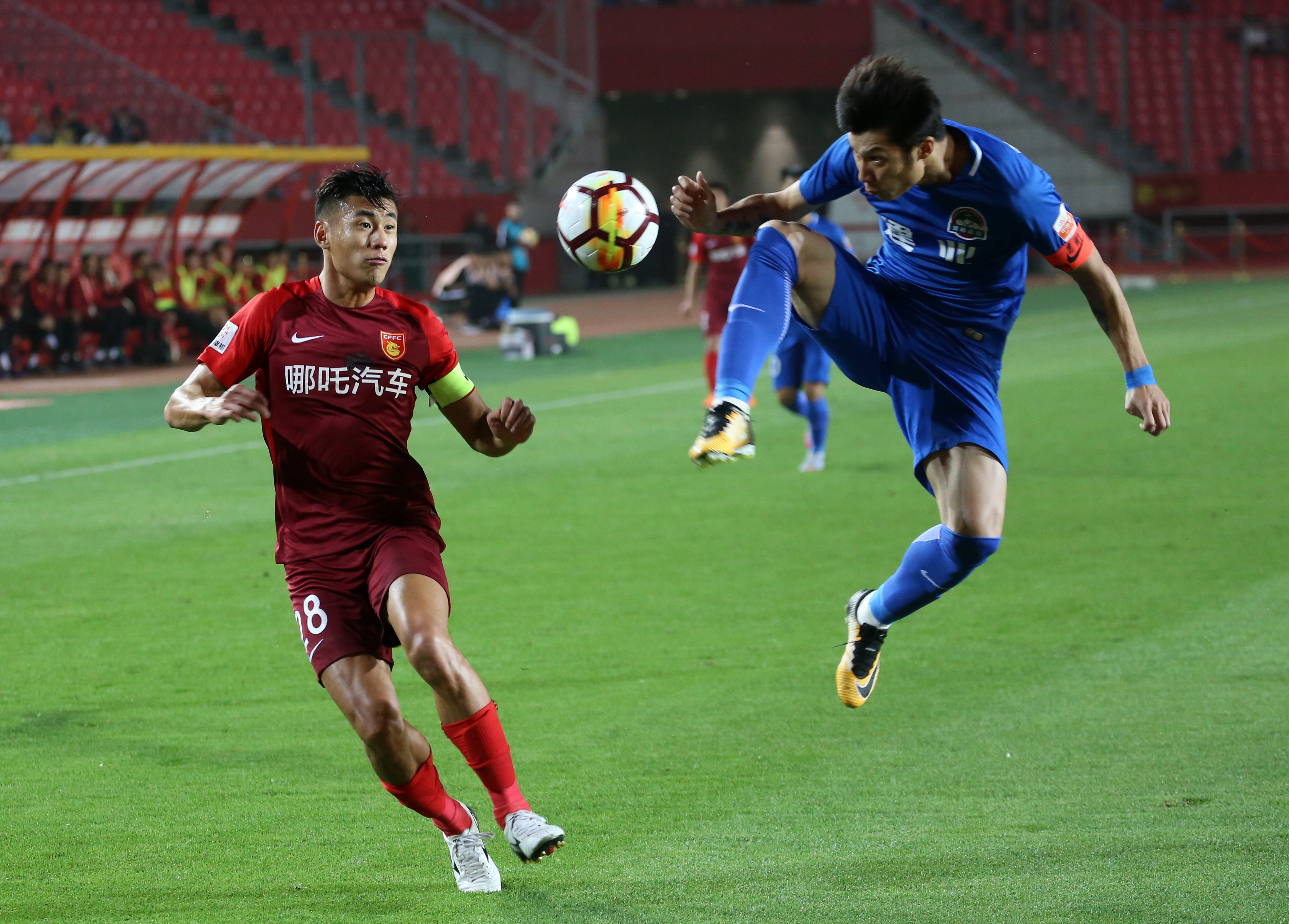 爱游戏中国-河南建业新援加盟，球队实力提升备战新赛季的简单介绍