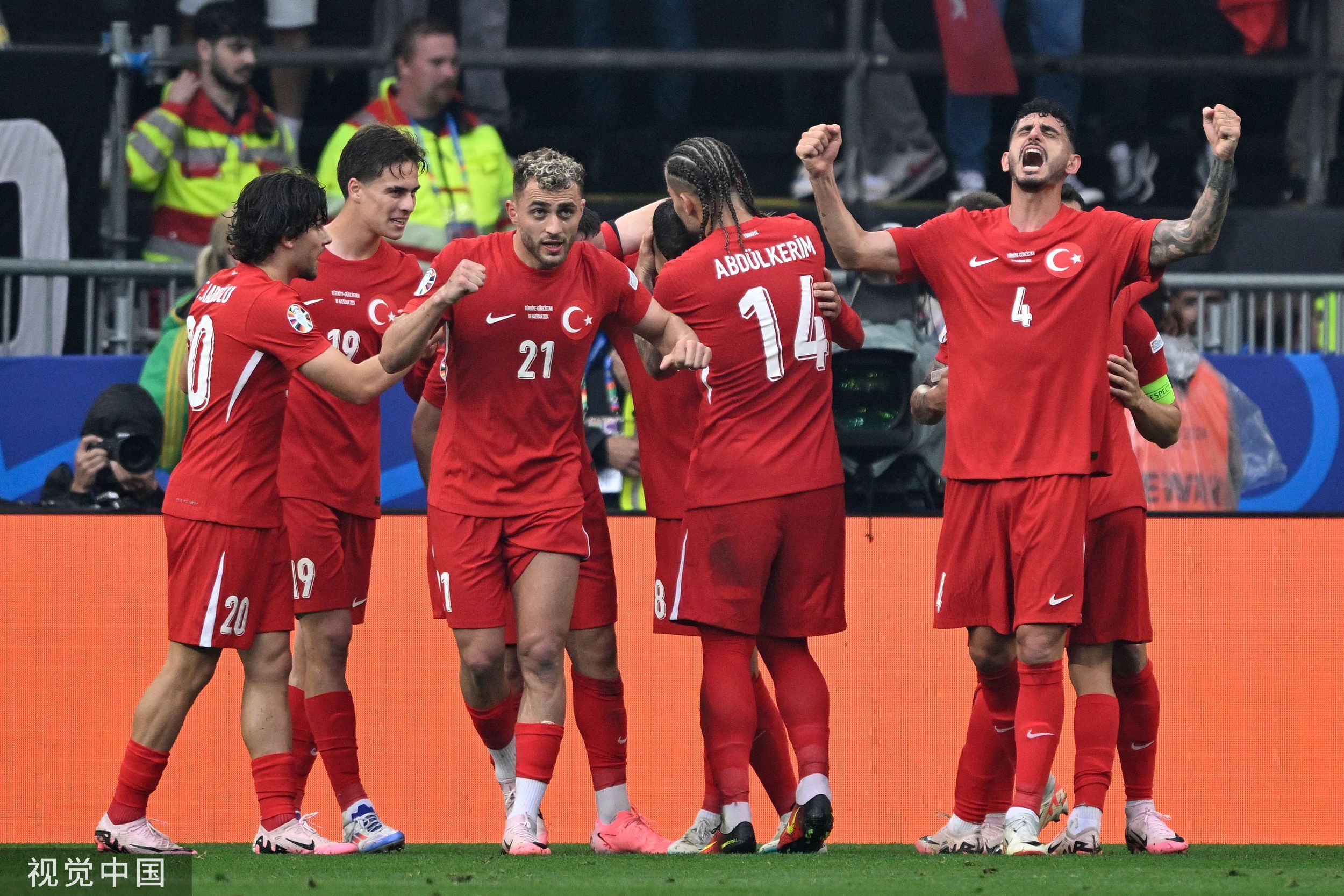 捷克队狂胜土耳其，力挫对手挺进欧洲杯半决赛