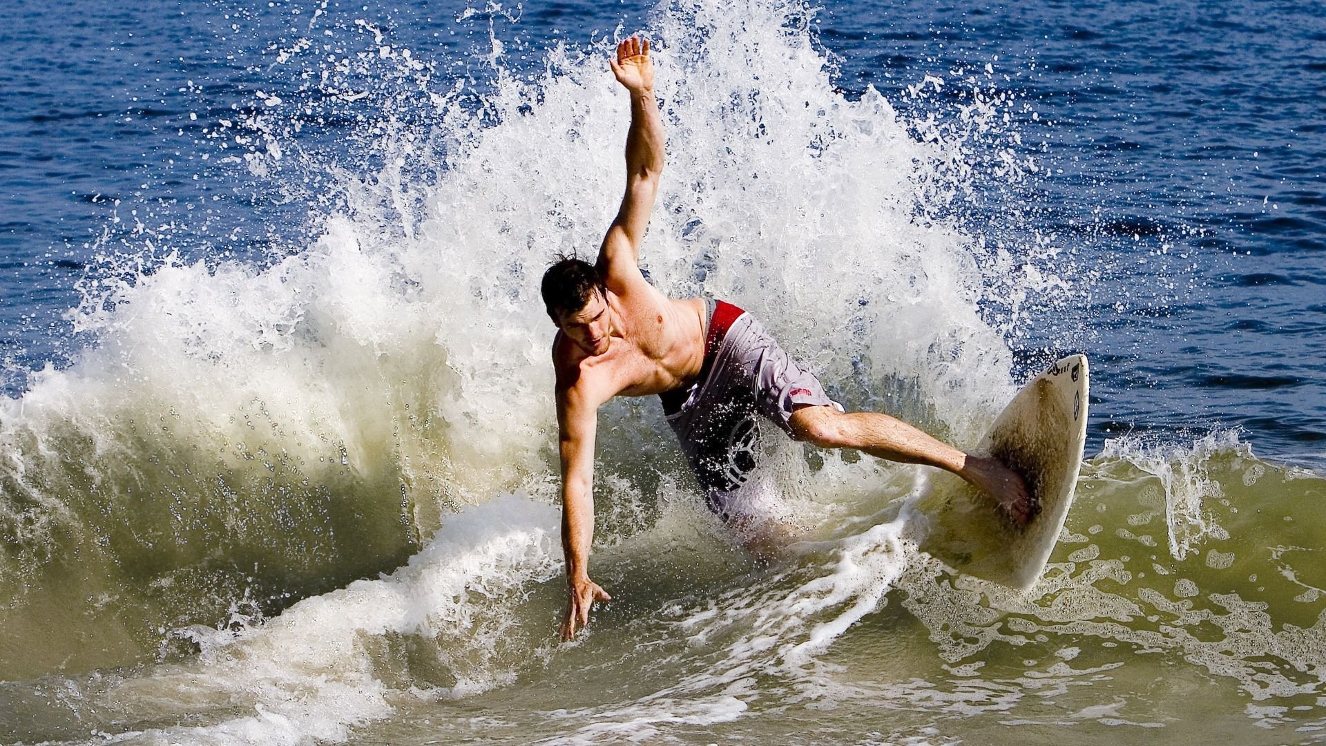 冰与火的博弈，巴斯托尼一锤定音，爱尔兰封锁丹麦书写绿茵传奇